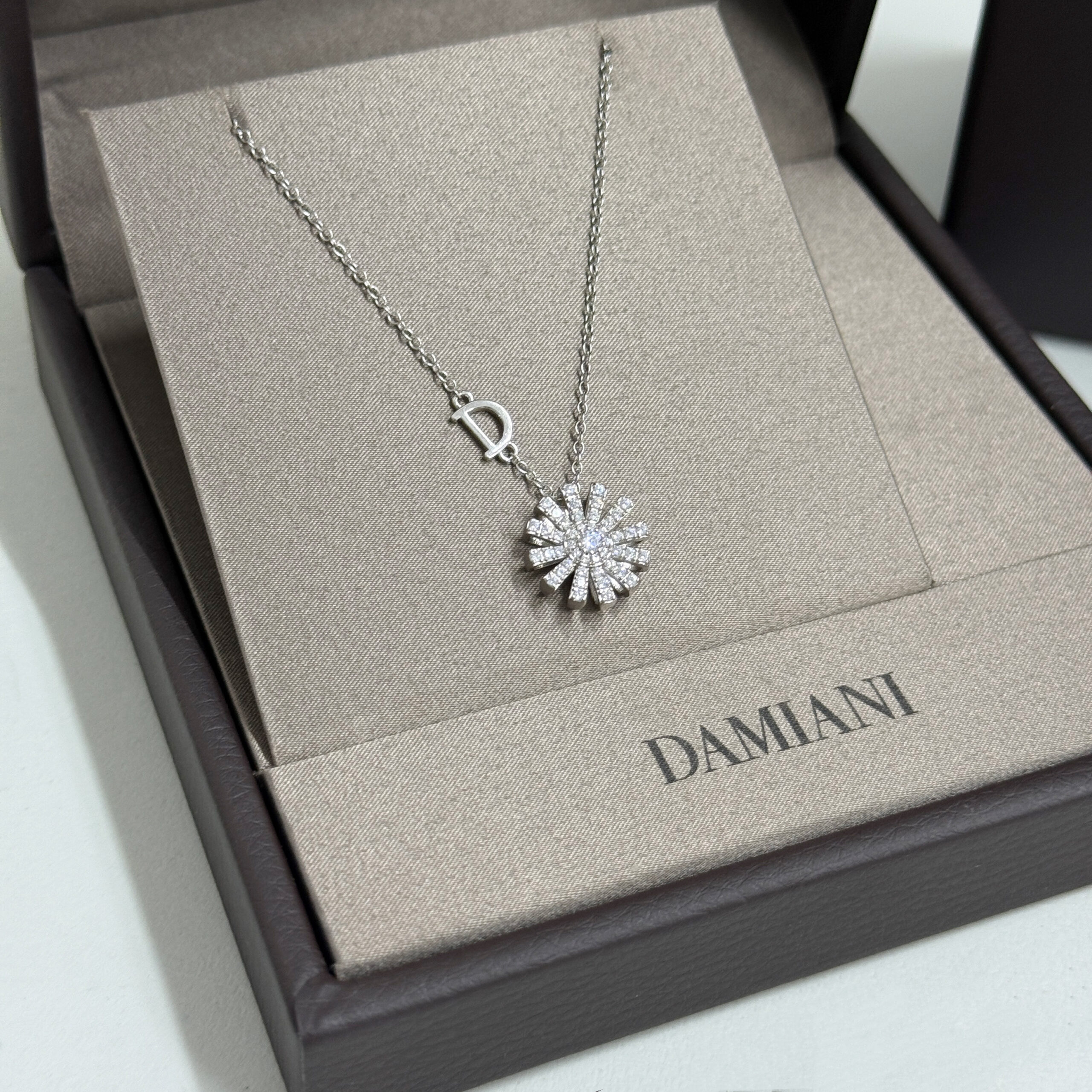 925 Sterling Silver Daisy Necklace